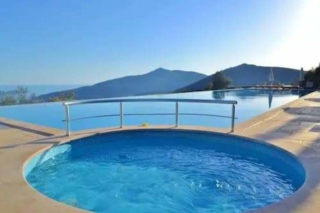 Belvedere, Lavanta, Kalkan Bagian luar foto