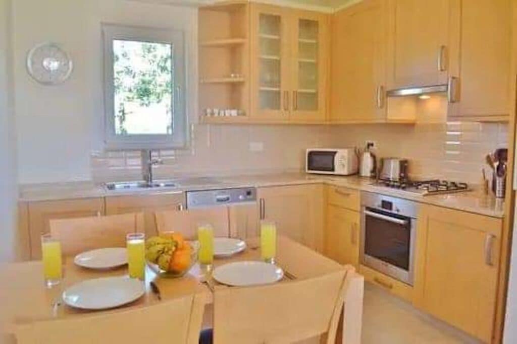 Belvedere, Lavanta, Kalkan Bagian luar foto