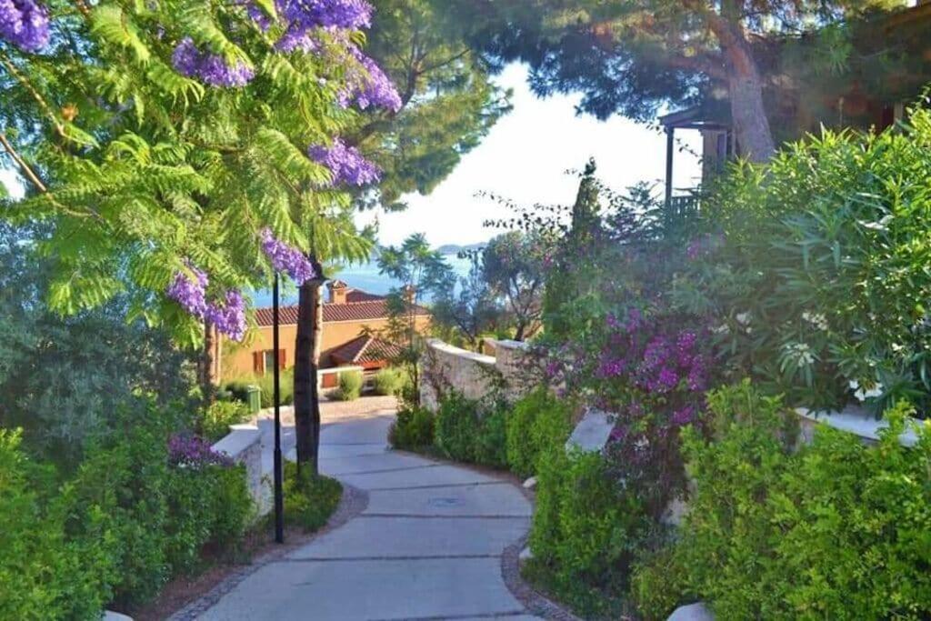 Belvedere, Lavanta, Kalkan Bagian luar foto