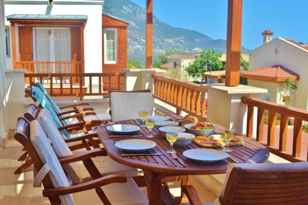 Belvedere, Lavanta, Kalkan Bagian luar foto